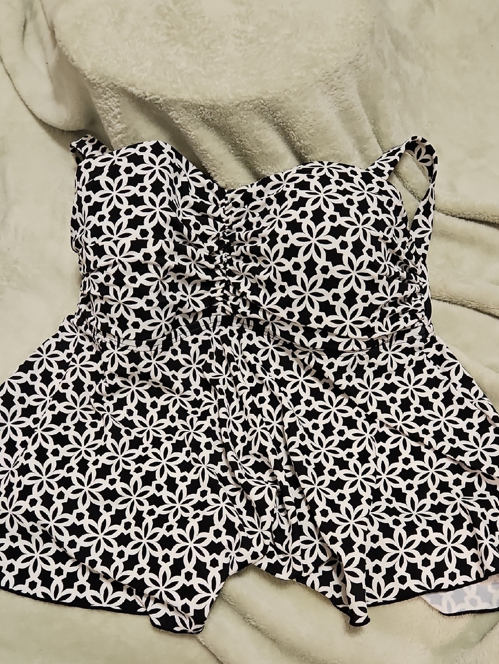 Black and White Floral-Pattern WOMENS One-Piece TANKINI TOP